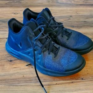 Basketball nike sz 7 all black